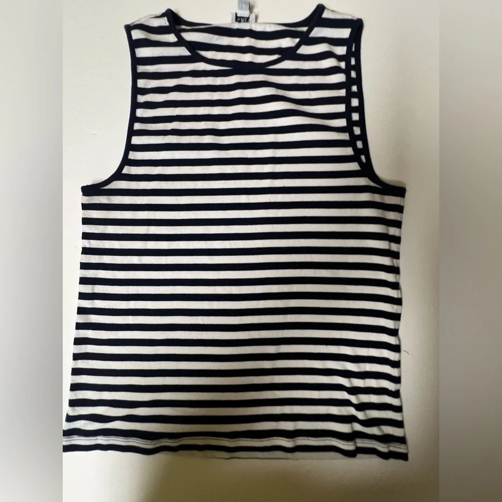 J CREW NAVY & WHITE STRIPE SLEEVELESS TOP W/ROUND NECK  SIZE XL. SOFT COTTON